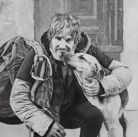 Homme au sac a dos et son chien — Fusain · 50 x 70 · 2020